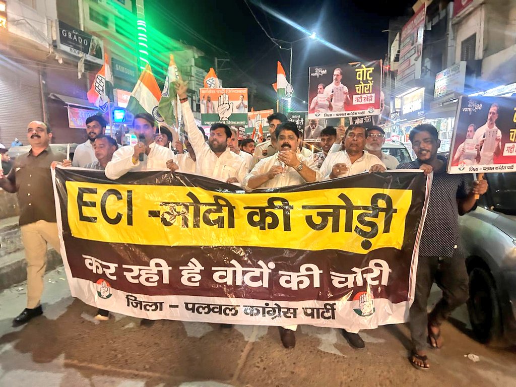 राहुल गांधी जी द्वारा निर्वाचन आयोग और भाजपा की “वोट चोरी” के सबूतों के समर्थन में जिला कांग्रेस कमेटी पलवल के सैकड़ों कार्यकर्ताओं द्वारा सिटी पुलिस थाने से शुरू होकर मीनार गेट तक विशाल कैंडल मार्च निकाला गया।

हमारा संघर्ष लोकतंत्र की रक्षा और पारदर्शी चुनाव व्यवस्था के लिए है।