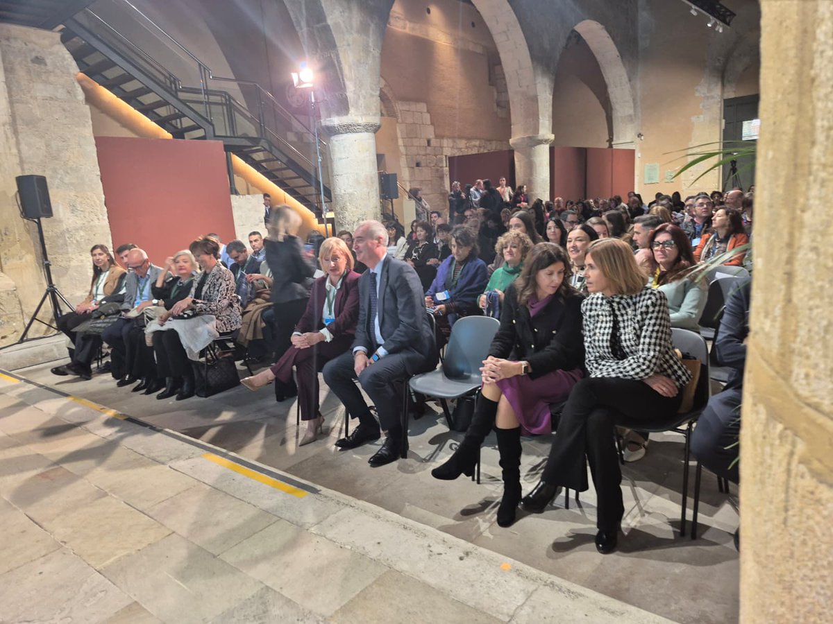 III Jornadas Técnicas de Orientación Profesional para el Empleo y el Emprendimiento, organizadas por <a href="/empleojcyl/">Empleo Castilla y León - eCyL</a>
Más de un centenar de profesionales reunidos en #Segovia para seguir mejorando los servicios de empleo.
Gran trabajo💯 
comunicacion.jcyl.es/web/jcyl/Comun…