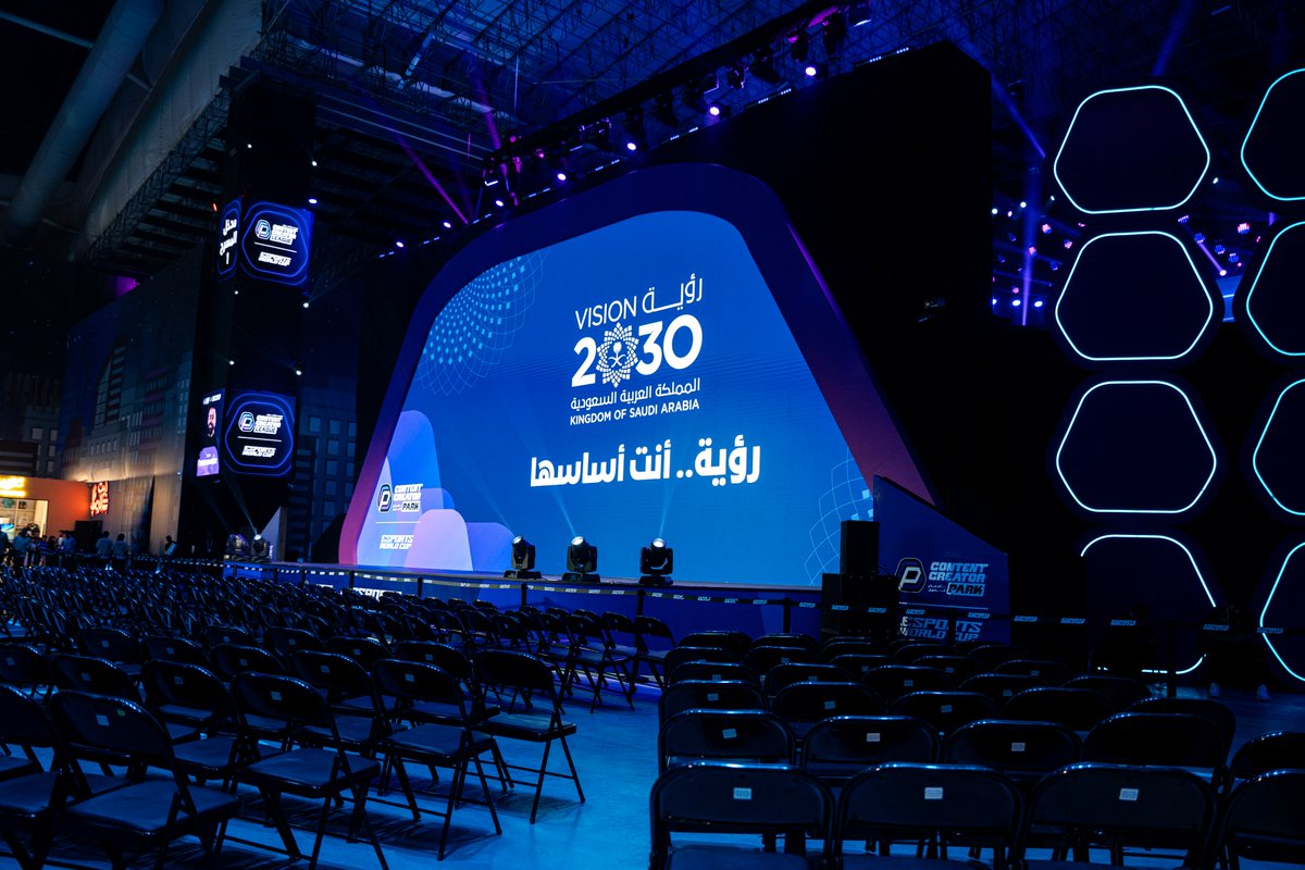 Rumaan ✱ tweet media