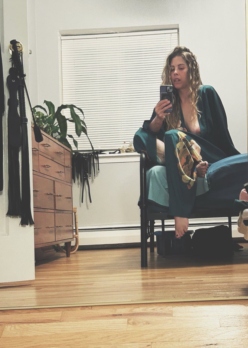 Waking up to your message made me hot.  Do it again 😉💋