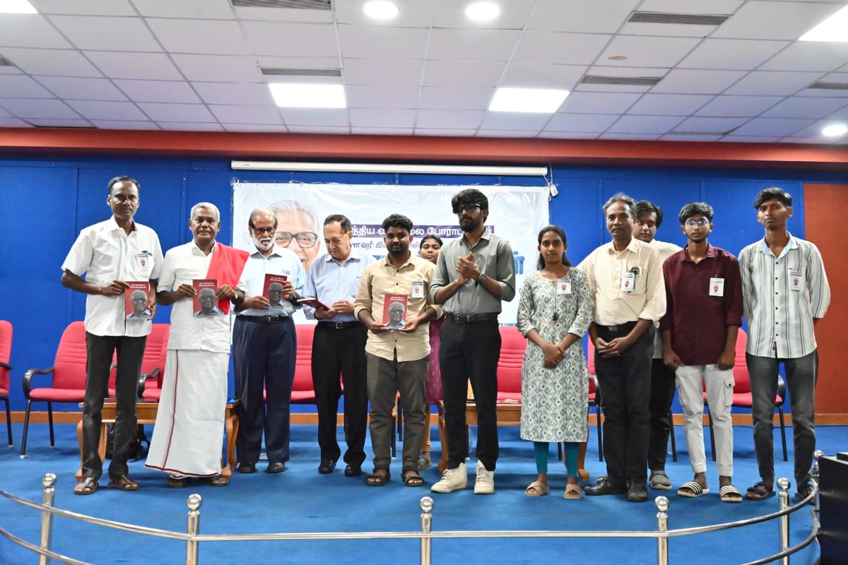 TamilnaduSfi's tweet photo. இந்திய விடுதலை போராட்ட வீரர், மாணவர் இயக்க முன்னோடி தோழர் பி. ராமச்சந்திரன் நூற்றாண்டு நினைவுச் சொற்பொழிவு மற்றும் புத்தக வெளியீடு நிகழ்ச்சி நடைபெற்றது. இதில் CPIM - மாநில செயலாளர் தோழர். பெ. சண்முகம் நூல் வெளியீட்டு உரையாற்றினார்.
SFI | TN
#sfi #sfitn #ComPRC100 #studystruggle https://t.co/hzVGPwZ30z
