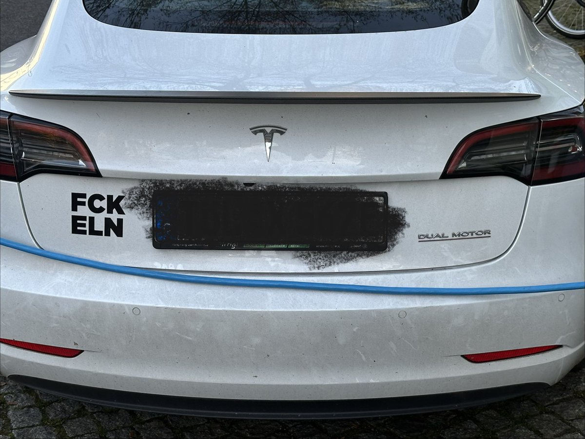jospang's tweet photo. True love! ❤️ 
#Tesla owner &amp; #ElonMusk https://t.co/THqls6JW0I