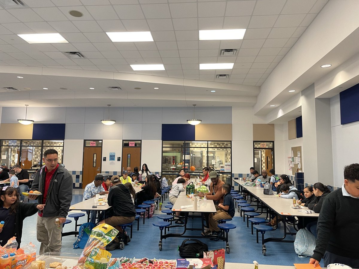 WTHanes's tweet photo. What an amazing turn out for our #allprodad meeting this morning! #hanescowboys love seeing fathers and father figures supporting their children in school! @AllProDad https://t.co/kR5MthfIH3