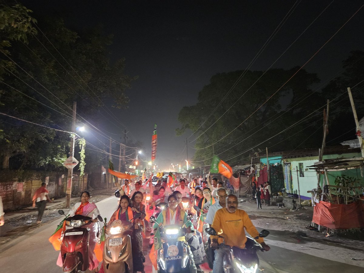 VanathiBJP's tweet photo. Empowered under PM Narendra Modi Ji’s leadership, women are driving change!
Mahila Morcha’s spirited Scooty Rally at Wazirganj Constituency campaigned enthusiastically for BJP candidate Shri Virender Singh Ji.
#MahilaMorcha #NariShakti #ModiForWomen #BJP4Bihar https://t.co/KqtcKnGabP