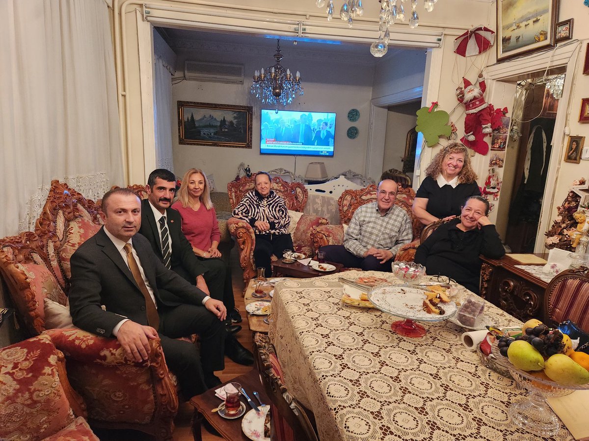 Genel Başkanımız Sn. Devlet Bahçeli’nin talimatları ile başlanan #HayırlıGünlerKomşum, #DerdinDerdimizdir ziyaretleri kapsamında İlçe Başkanımız Sn. Turgut İnan ve İlçe Kadın Kolları Bşk. Sn. Nergis Akpolat, Cevizlik mahallesinde Sn. Sevim-Nuran Kazazyan ailesine misafir oldular.