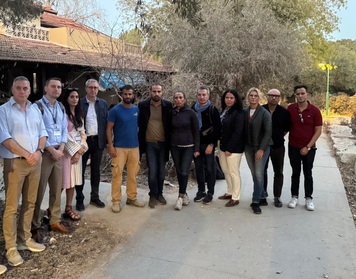 AJCGlobal's tweet image. AJC @ProjInterchange, @AJCTAI, @AJC_Paris, @AJC_CE, and AJC Abu Dhabi brought a delegation of European parliamentarians and political leaders to Israel and the UAE for several days of immersive learning and connection.

Through firsthand experiences and policy discussions,…