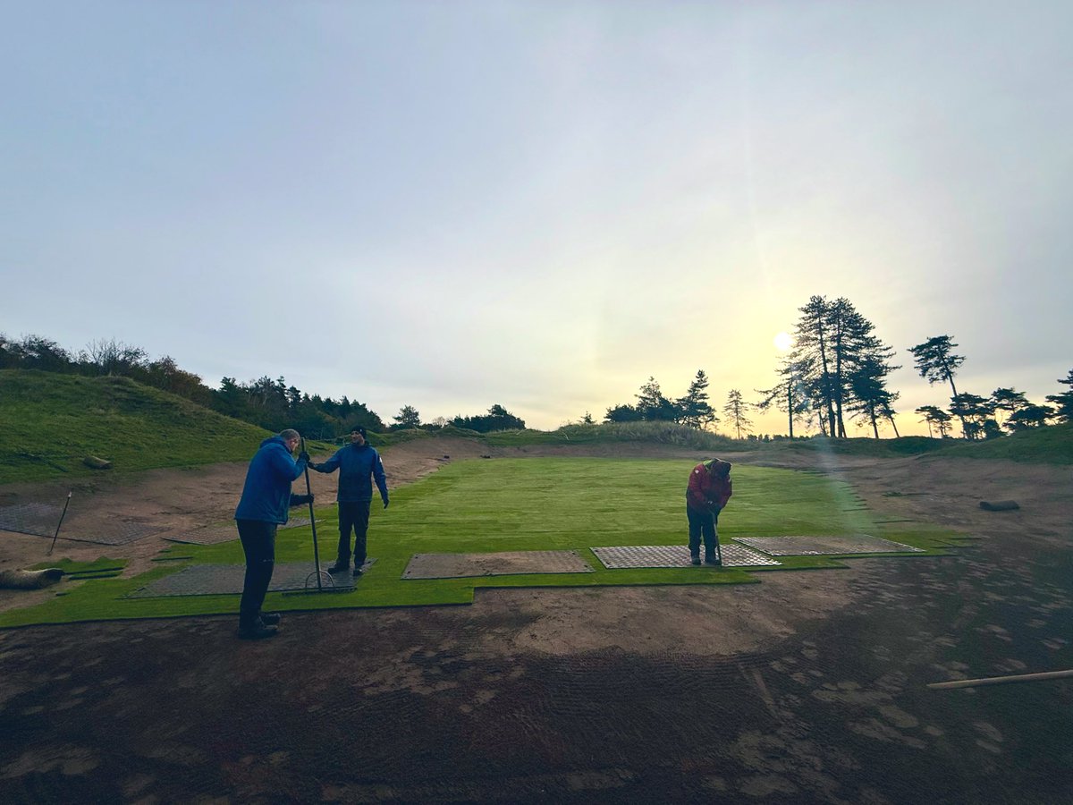 JoeBarnes24's tweet image. Exciting progress on a fantastic project by the club, with outstanding vision from @joemmcdonne11 and @sd_cooper of @mcdc_gca.

The greens team are doing an incredible job with the turfing and final touches following brilliant shaping work as always by @chriscardinal7 👏