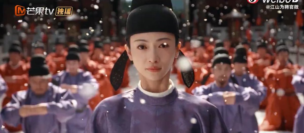 เมิ่งถิงฮุย มูที่ไหนหน้าที่การงานเลื่อนขั้นไว้ยิ่งกว่าขึ้นลิฟต์ 

✅ได้คะแนนที่1ทั้งสามสนามสอบ เป็นจ้วงหยวนอยู่ในกองอาลักษณ์ 
✅ไม่ถึงสองปี เลื่อนขั้นลำดับรองขั้นสี่
✅ ขุนนางหญิงฝ่ายพลเรือนที่เข้าทำงานสำนักกลาโหม

👑ชีคือยัยชุดม่วงที่ทำงานสองราชสำนัก