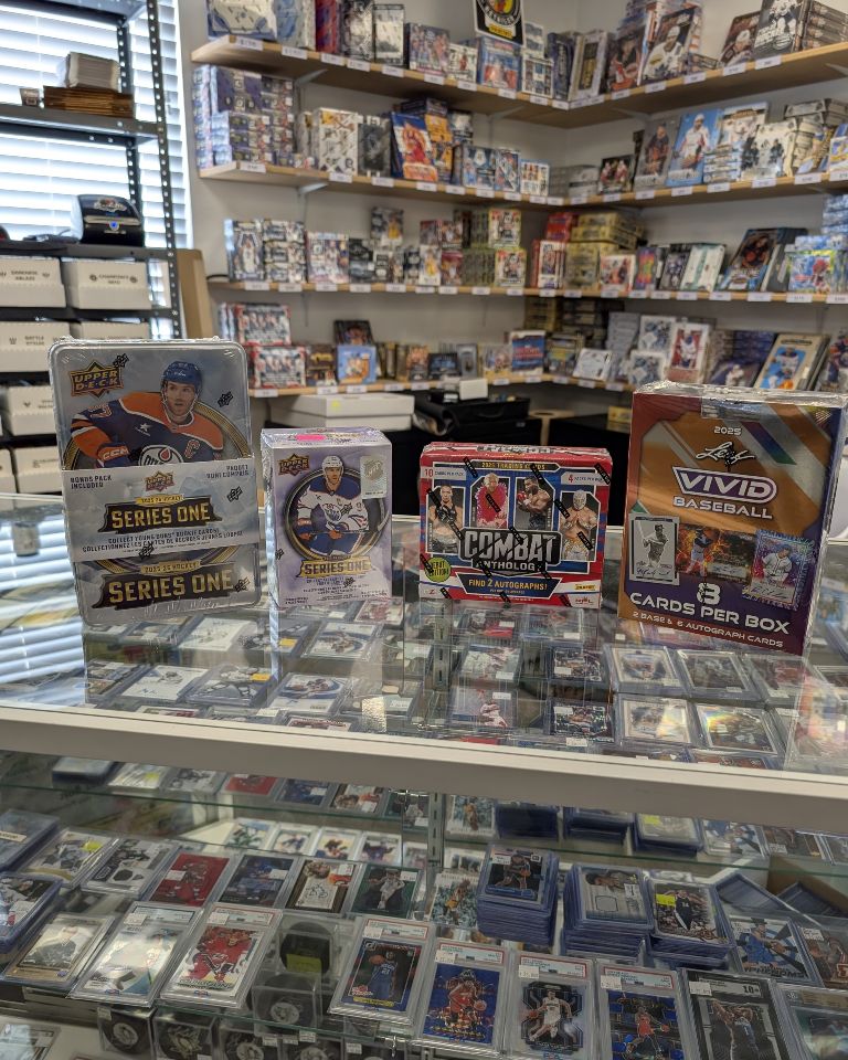 🚨 FRESH STOCK AT THE JUNCTION 🚨

25-26 Upper Deck Series 1 Tins &amp; Blasters
2025 Panini Combat Anthology 
2025 Leaf Vivid Baseball

All now in stock!

#SCJ #TradingCards #WhoDoYouCollect #TheHobby #SportsCards #Collecting #HobbyShop #SUPPORTYOURLCS
