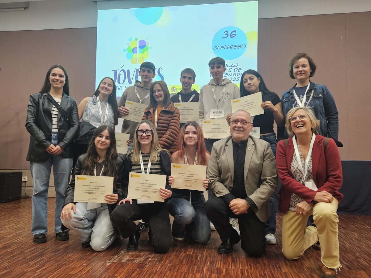 Encantado de compartir con toda esta generación de estudiantes de Bachillerato Científico una jornada de ciencia de gran nivel. Hay mucho futuro. Adjunto foto con estudiantes de Navarra: IES Plaza de la Cruz de Pamplona y IES Valle del Ebro de Tudela 
<a href="/cgimen/">Carlos Gimeno</a> <a href="/gob_na/">Gobierno de Navarra</a> <a href="/mavichina/">María Chivite / ❤️</a>