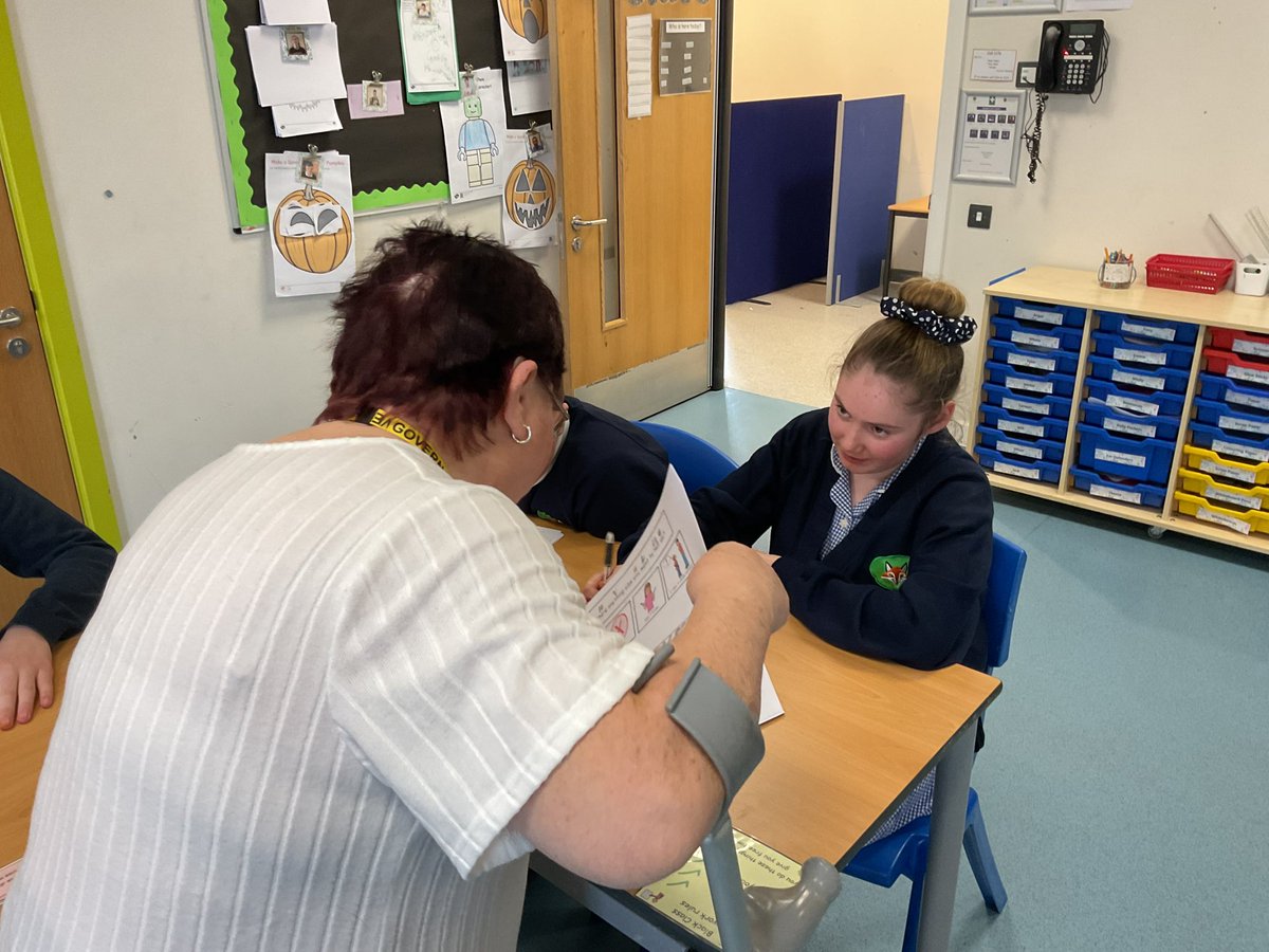 🖤 Black class worked with our Safeguarding governor Trish, on a keeping safe activity. Pupils were able to talk about how they would keep themselves safe at school, at home and online. Well done everyone!