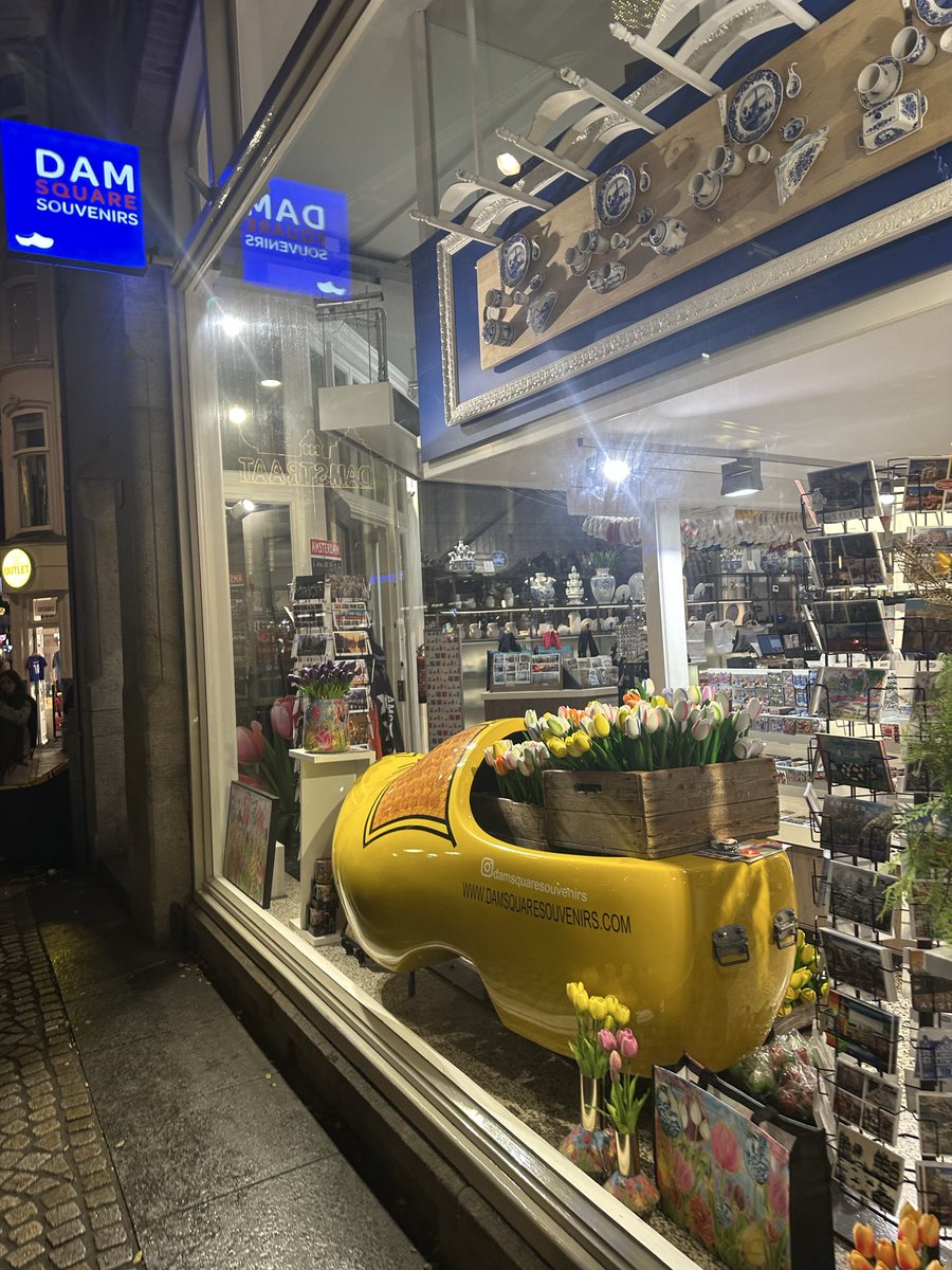 nevergiveup2090's tweet image. Akşam 🌆✨

#Amsterdam #DamSquare📍