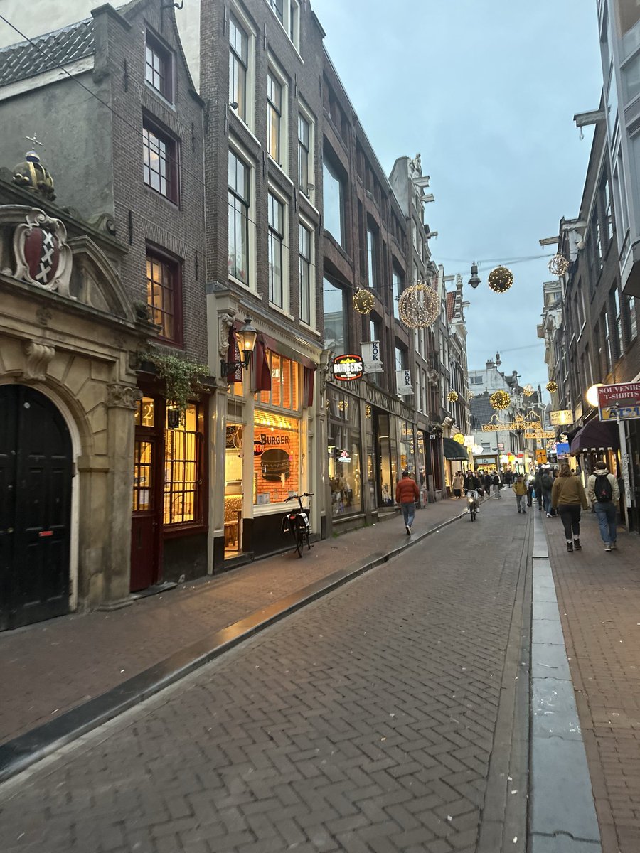 nevergiveup2090's tweet image. Akşam 🌆✨

#Amsterdam #DamSquare📍