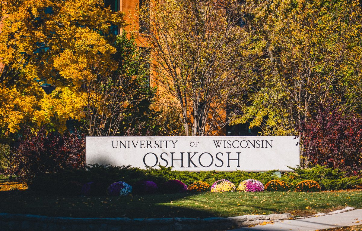 UWOFootball's tweet image. Fall football hits different in Oshkosh. 🍁

#NOW | #GoldStandard