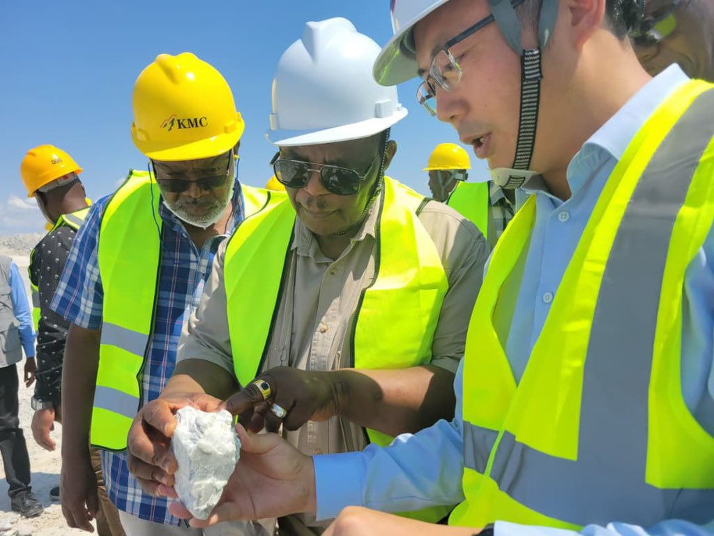 VP Chiwenga has once again demonstrated decisive leadership and a results driven approach in the nation’s economic affairs. Following his tour of Kamativi Mining Company in Matabeleland North, he issued a clear and strategic directive to all lithium mining operations, the era of