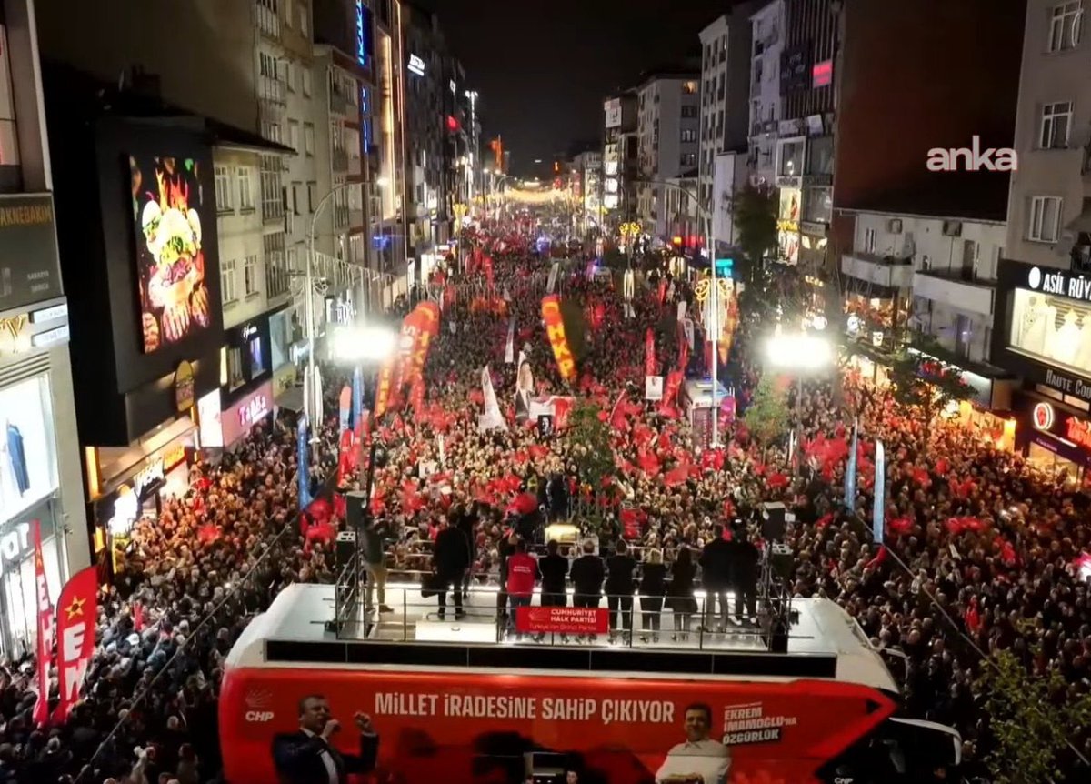 CHP mitingi soğuğa rağmen tıklım tıklım..

Halk kararını vermiş artık..
