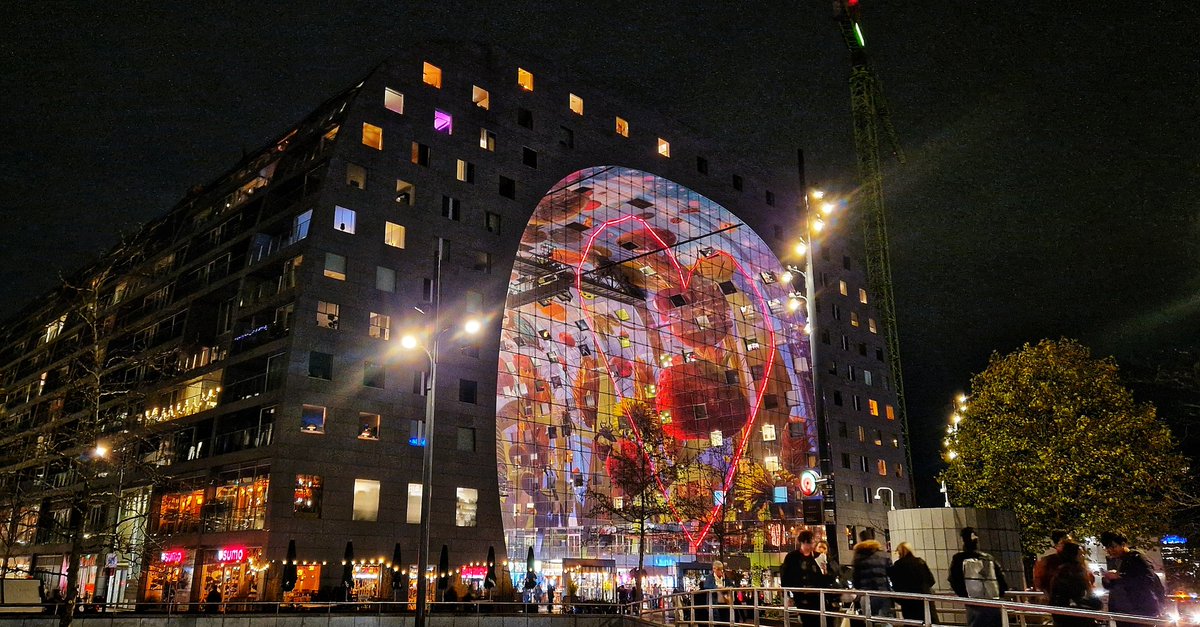 Jaaa-haaa, weer die Markthal. Al tigduizend keer zo gezien, maar blijft ❤️. Vind ik. 😇
#rotterdam #mijnwereldstadje
