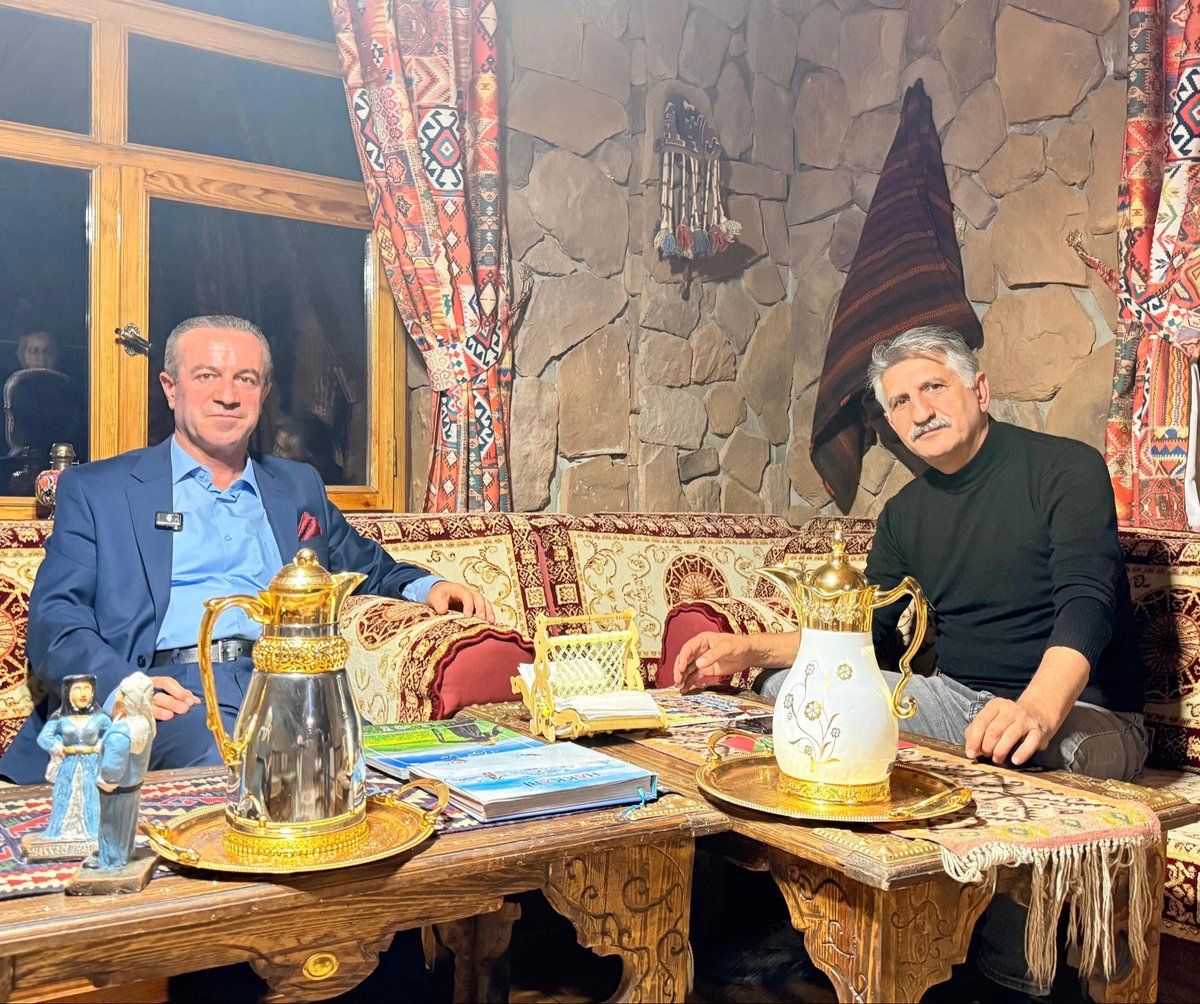 KayaZeydin's tweet photo. 📍 Hakkari 

✅ Yerel Basınımızdan hakkaritanıtımyeni İle Bir Araya Geldik

🔹Sanayi ve Teknoloji Bakanımız Sn. Mehmet Fatih KACIR'ın yarın Hakkari'mize yapacakları ziyaretleri,
🔹 AK Parti Hakkari İl Başkanlığı olarak İl, İlçe, Belde, Köy ve Mahallelerimizdeki saha çalışmalarımız, 
🔹 İlimize yönelik Yaz ve Kış Turizmi ile ilgili yatırım ve projeler, 
🔹 Madencilik ve Sanayi yatırımları, 
🔹 İlimizde Çinko-Kurşun Tesislerin yapılması projeleri,
🔹 Kasım ayı itibarıyla İş-Kur bünyesinde İlimiz genelinde 3000 kişilik yeni kontenjan alımı,

İlimizin ekonomik durumu, İlimize yönelik sanayi yatırımları, istihdam alanları, turizm yatırımları, enerji projeleri ve AK Parti Hakkari İl başkanlığımızın çalışmaları üzerine değerlendirmeler yaptık. 

@RTErdogan
@Akparti
@abuyukgumus
@MustafaAlkayis 
@byildiz63