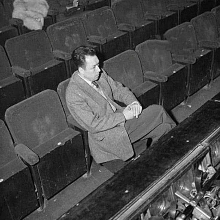 jornalnota's tweet image. "O verdadeiro horror da existência não é o medo da morte, mas o medo da vida. É o medo de acordar todos os dias e enfrentar as mesmas lutas, as mesmas desilusões, a mesma dor. É o medo de que nada mude nunca, que você esteja preso em um ciclo de sofrimento do qual não pode…