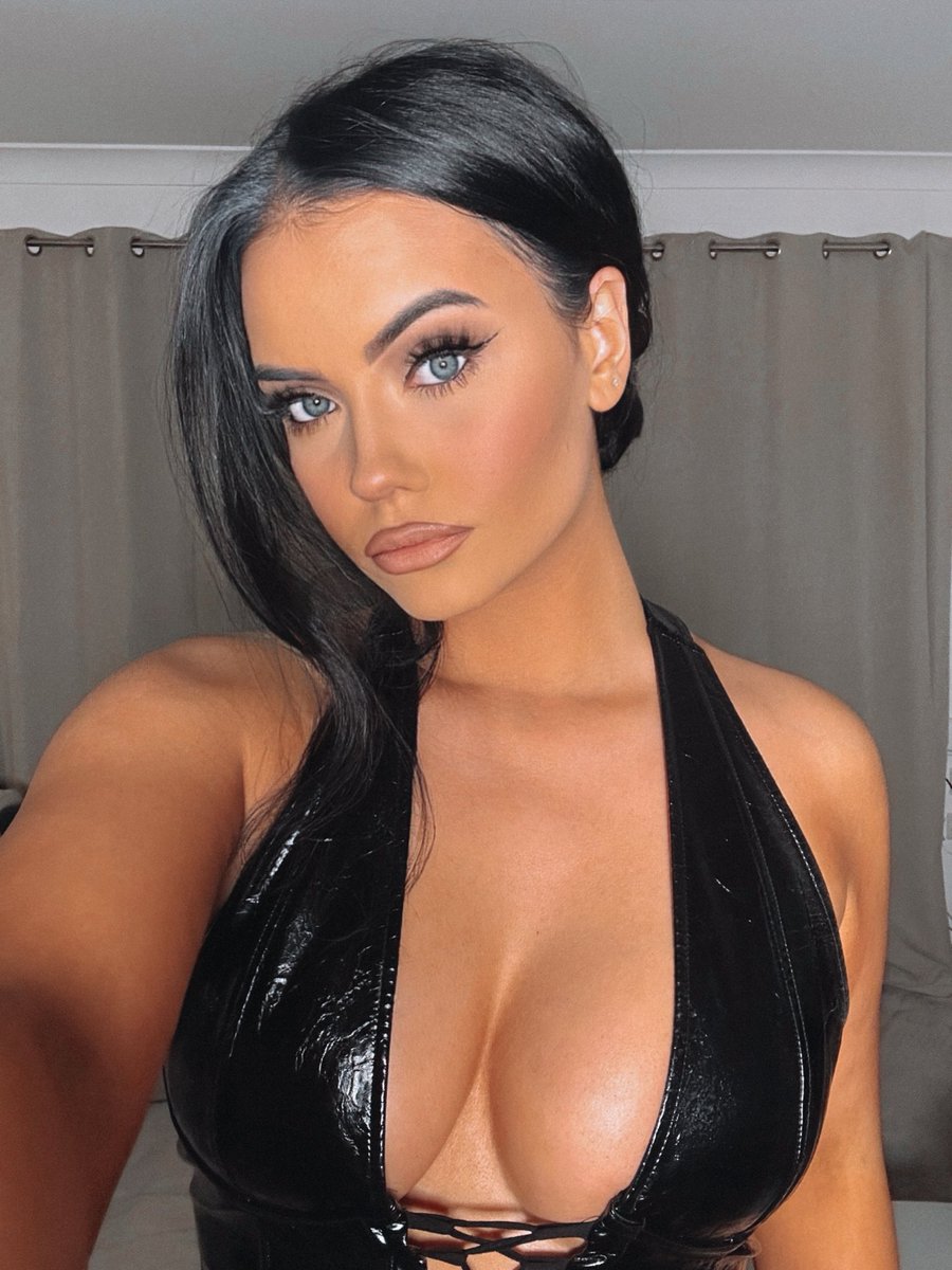 chloebain2 tweet media