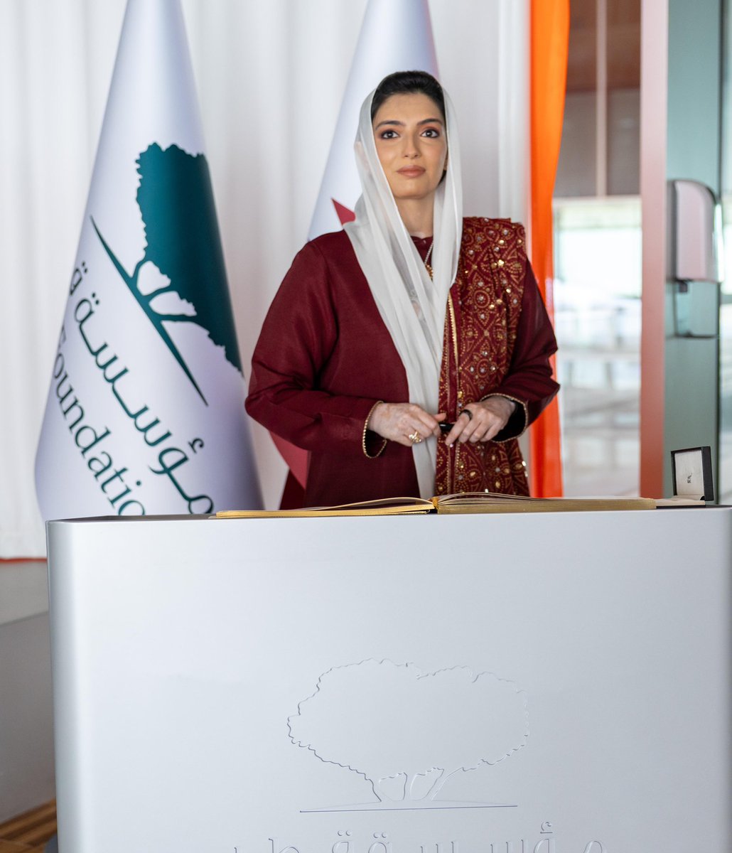 MediaCellPPP's tweet image. First Lady Bibi @AseefaBZ visited Qatar Foundation in Doha on the sidelines of the 2nd World Summit on Social Development. She was received by CEO Yousif Al-Naama and senior officials, who briefed her on QF’s role in education, research and community development.