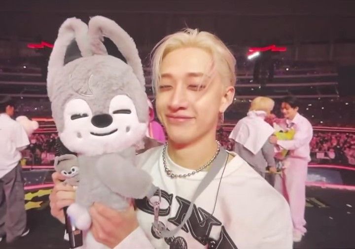 blondechans's tweet image. #thinking #twinning #spotthedifference