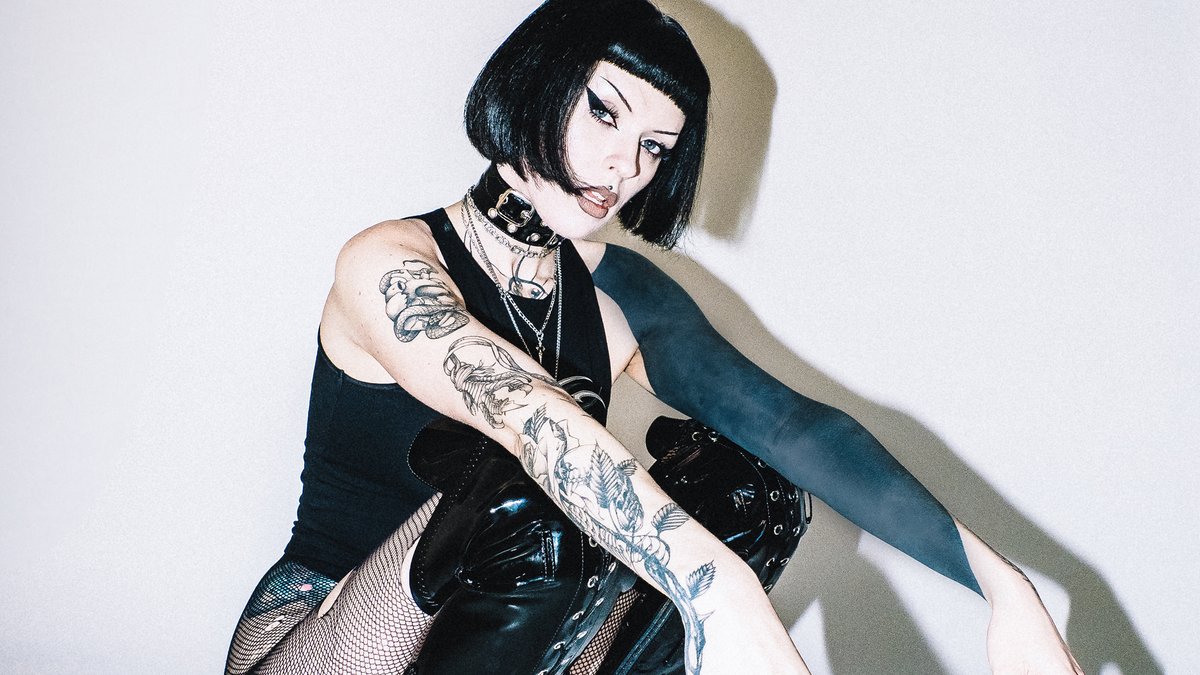 Harpy, "Call Me Mommy" Adlı Yepyeni Teklisini Paylaştı!

kritikzine.com/post/harpy-cal…