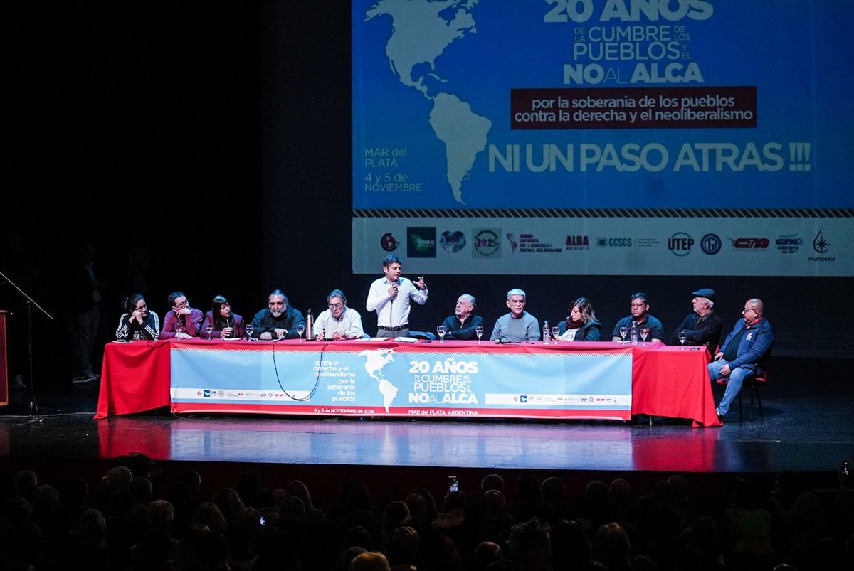 CTAAutonoma's tweet photo. 🌎Cerramos en Mar del Plata las jornadas de conmemoración por los 20 años del NO al ALCA y la Cumbre de los Pueblos.

A dos décadas de aquel histórico grito de soberanía, dirigentes sindicales, sociales y políticos de toda América Latina reafirmaron el compromiso con la unidad, la integración y la autodeterminación de los pueblos.

💬 En el acto participaron Hugo “Cachorro” Godoy (CTA-A), Hugo Yasky (CTA-T), Axel Kicillof (Gobernador de Prov. de Buenos Aires) Rafael Freire (CSA), Mónica Valente (FSP), Adilson Araujo (CTB-FSM), José Olivera (PIT-CNT), Marita González (CGT) y Johana Duarte (UTEP) entre otros referentes del continente.

✊�� 20 años después, seguimos diciendo NO al neoliberalismo y SÍ a la Patria Grande.