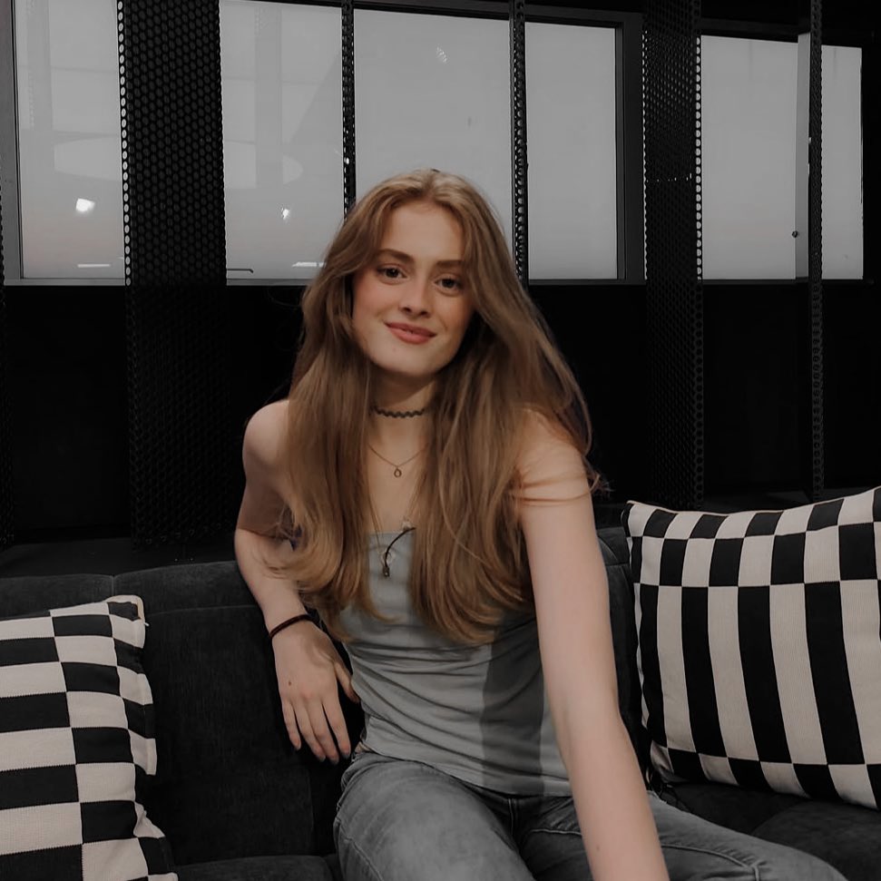 𝐋𝐎𝐑𝐄𝐍𝐀, 𝐥𝐚 𝐩𝐫𝐞𝐬𝐢 (rm). tweet media