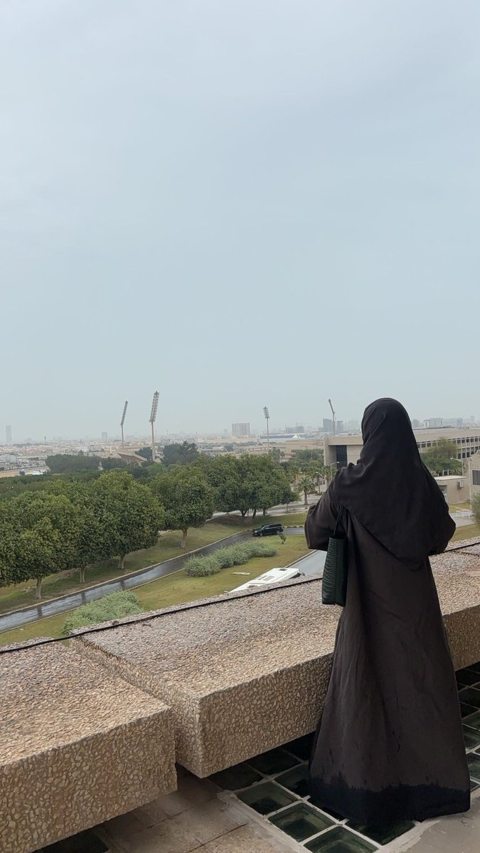 متى تمطر بالبترول 
و عادي راضيه تتبلل عبايتي زي كدا