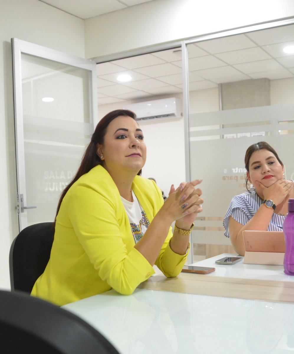 SofiaGarciaGDL's tweet photo. Reunión productiva con la Dirección Administrativa de la #RedCJMJalisco 

Alineando esfuerzos para que cada día operemos con más eficiencia. #SomosTuRed https://t.co/Sa55LQnC0W