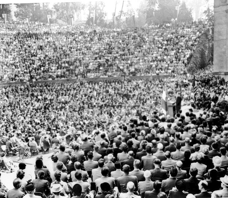1949 :: PM Jawaharlal Nehru Addressing Students  In University of California’s Hearst Greek Theater 

(Photo Division )