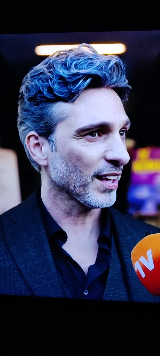 Disjenmgn's tweet image. Of Lex Paleaux bij @eenvandaag de #NSpublieksprijs gaat winnen weet ik niet, maar de prijs voor het slechtste toepetje, die heeft ie wat mij betreft al in de pocket!!!
#eenvandaag