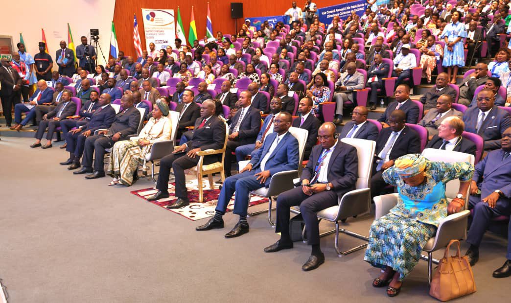 nigerianports's tweet image. MD, NPA Calls For Regional Collaboration At The 45th PMAWCA Council Meeting: 

At Pointe-Noire, Congo, Dr. Abubakar Dantsoho—NPA MD and PMAWCA President, represented by the General Manager, Corporate Affairs and Spokesperson of the Authority, Mr. Ikechukwu Onyemekara—opened the…