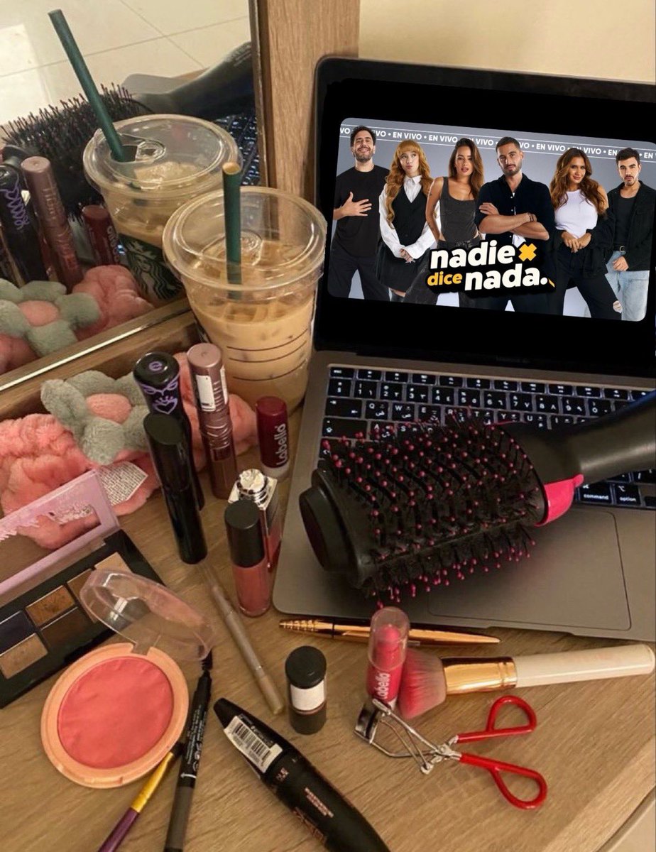 RandomGirlPhot0's tweet image. girl therapy