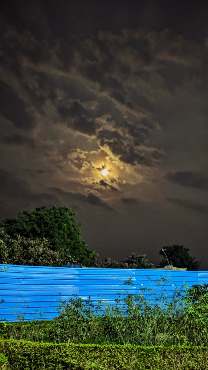 ishivam2912's tweet photo. Beautiful Moon 🌝 
Shot on Pixel 6a
#teampixel #moonshot2025 #photographer https://t.co/xQHx6CG1WW