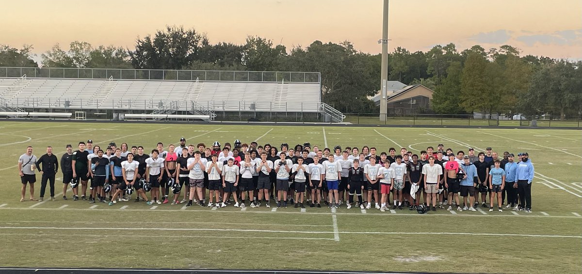 Hagerty_FB's tweet image. Playoff Bound Huskies 
After practice while preparing for the #fhsaa playoffs the Hagerty Varsity Football team stopped by to support the @hagertypopwarner 12u team before their practice preparing for their Regional Playoff game this weekend. 
One Team, One Fight!
#PackLife