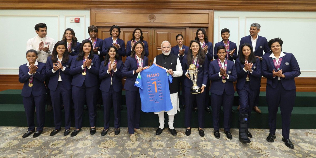 PoonambenMaadam's tweet photo. A proud moment as Hon’ble PM Shri @narendramodi ji met the champions who made the nation shine, the Women in Blue! https://t.co/63fdeN6wSl