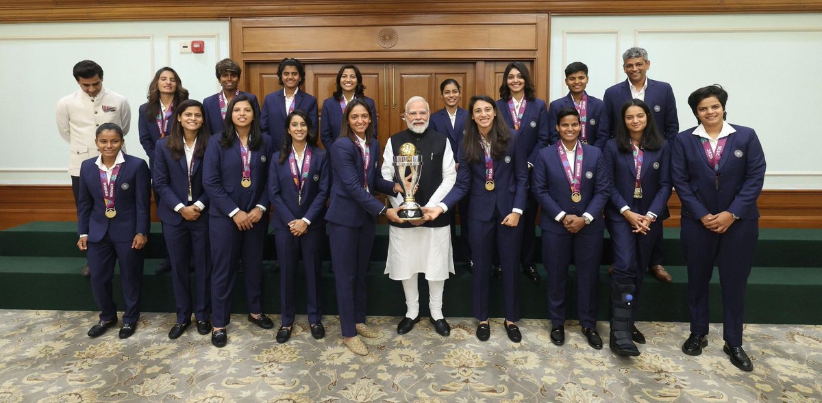 PoonambenMaadam's tweet photo. A proud moment as Hon’ble PM Shri @narendramodi ji met the champions who made the nation shine, the Women in Blue! https://t.co/63fdeN6wSl