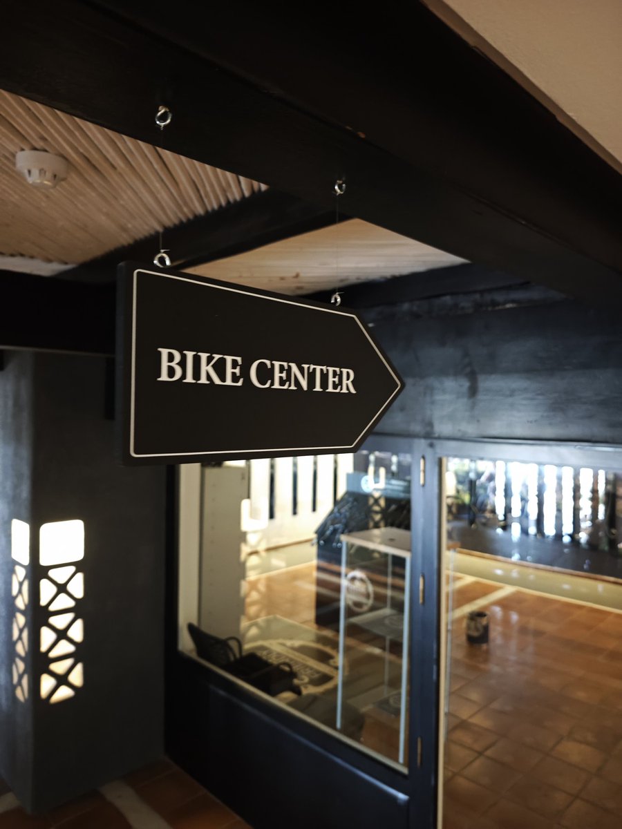 publexcan's tweet photo. @AmarillaGolfCou crea y ambienta nuevos rincones para aficionados al golf y las bicis, https://t.co/J0VVjKoQp6 participó en esta creación con #señaletica y #rotulacion de cristaleras con #vinilo arenado para crear celosioas en cristales pero dejando pasar la luz. https://t.co/jy7s9WnYRa