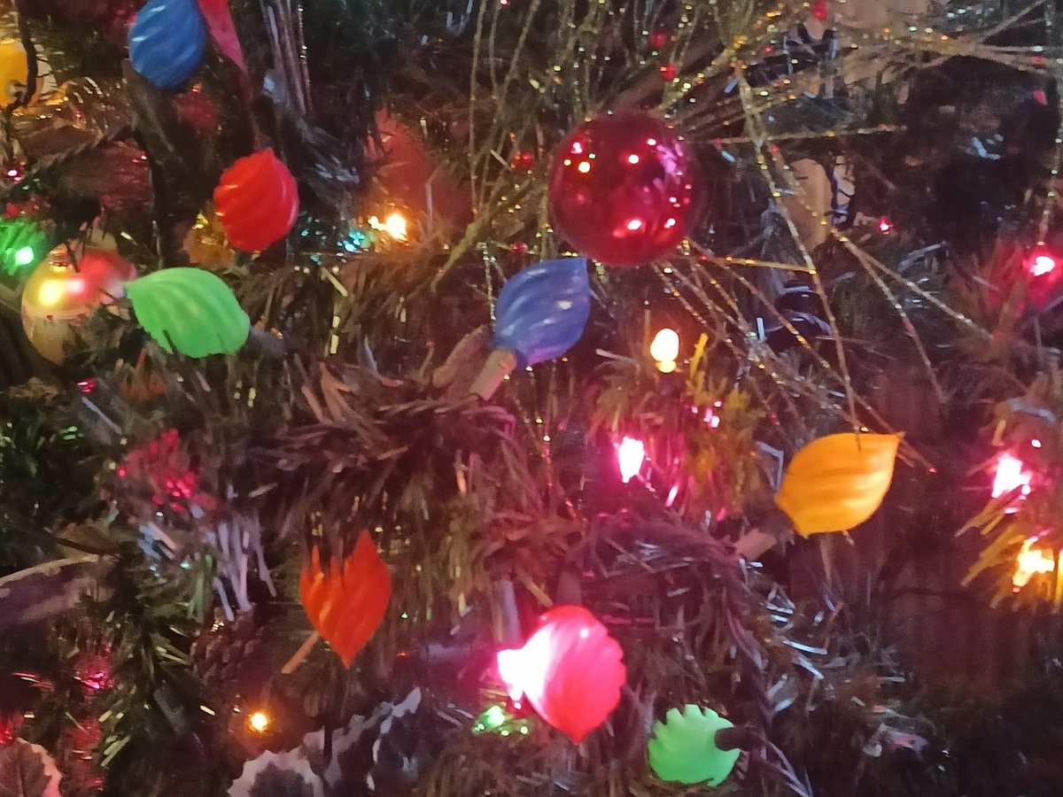 Twinkling lights and festive nights! 🎄✨ Looking to add some amazing flair to your Christmas lights this season?  #ChristmasMagic #LightUpYourHolidays #FestiveVibes #christmas #christmas2025 #christmaslights #3dprinting mavericksworkshop.etsy.com/listing/112092…