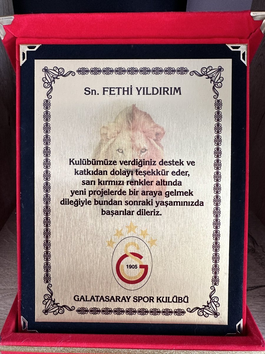 Türkiye’nin En büyük kulübü <a href="/GalatasaraySK/">Galatasaray SK</a> , bu güzel paha biçilemez hediye için çok teşekkür ederim. İyi ki Galatasaray’lıyım.💛❤️ #Galatasaray #enbüyükcimbom #ramspark #çocuklukaşkım