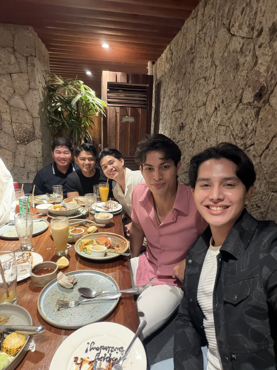 its_oskee's tweet photo. SAVOR the dinner with the Kings of Misters of Filipinas. β¨π½οΈ #MistersOfFilipinas https://t.co/pCU4vyIUJH
