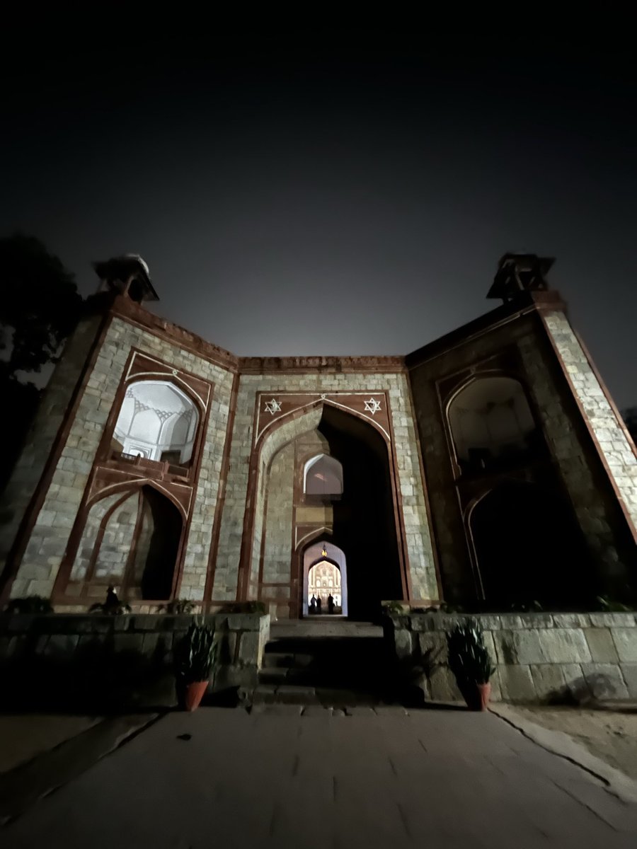akpali's tweet photo. Humayun’s Tomb under moonlight. 

#Dilli https://t.co/NXyOuRXQJO