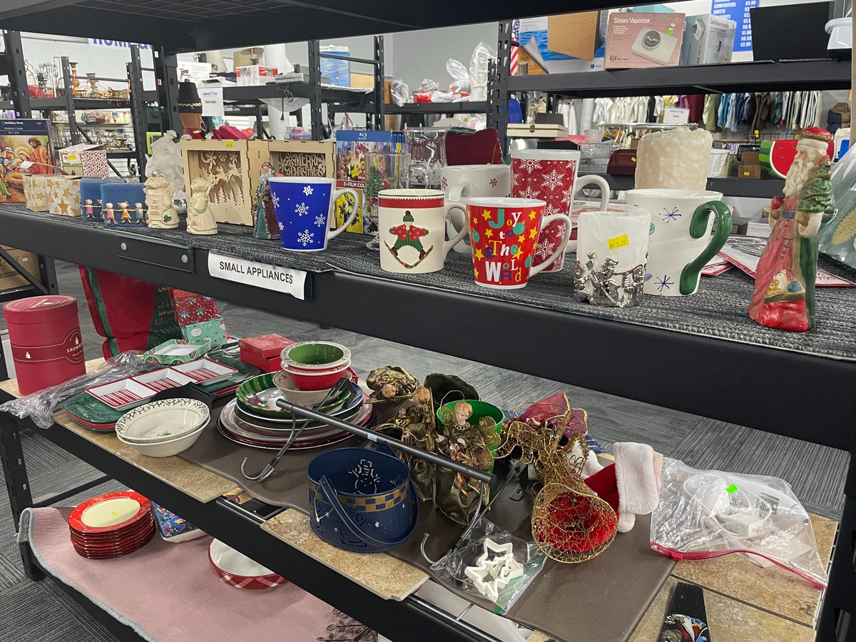 Come and shop with us at our Community Store located at 485 Glen Lily Road. Store hours are Monday, Tuesday, and Thursday 9am-3pm.
#thriftstore #hopehousebg #bowlinggreenky #secondchanceclothing