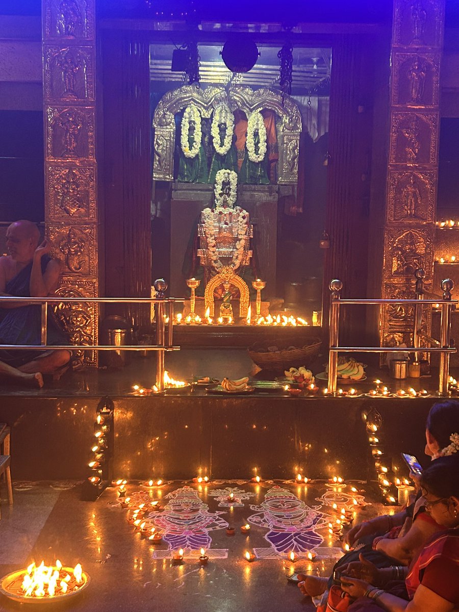 SRSMuttMathiker's tweet photo. 🕉🙏
ಇಂದು 05/Nov/2025 -ಶ್ರೀ ಮಠದಲ್ಲಿ ವೈಭವದ ಕಾರ್ತಿಕ ಪೌರ್ಣಿಮ ದೀಪೋತ್ಸವ 🙏🙏 https://t.co/QQBRcNeIe3