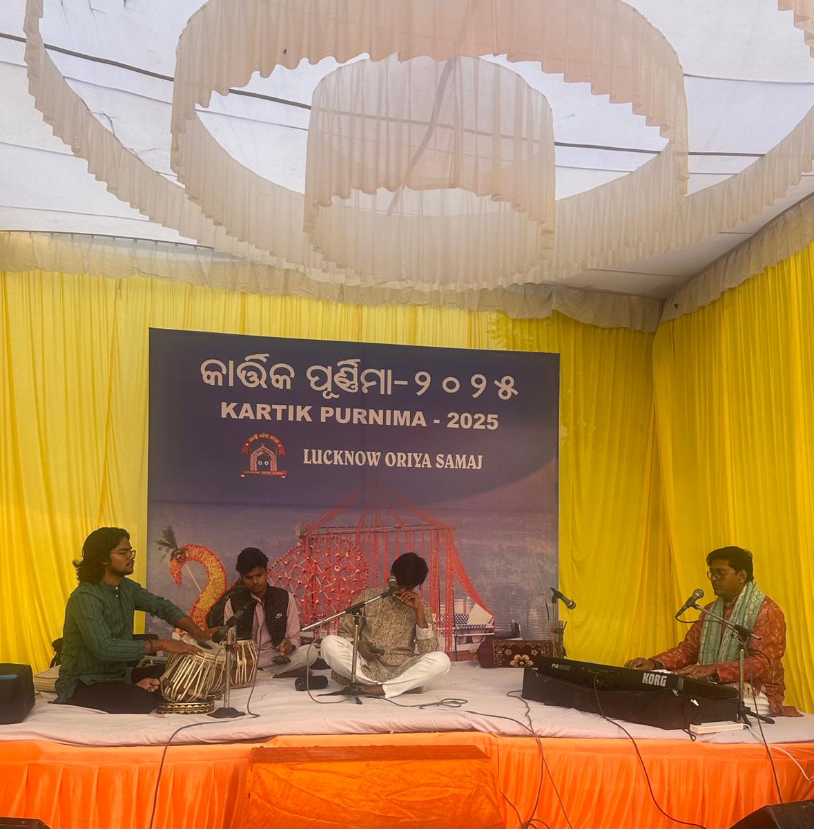 #KartikPurnima is celebrated in #Odisha to commemorate rich maritime history through the #BoitaBandana ritual,where people float miniature boats to commemorate the ancient sea voyages of #Odia merchants called #Sadhabas
We celebrated the function on bank of sacred river #Gomati.