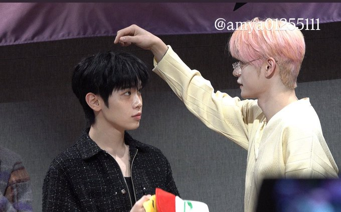 woongyy's tweet image. Something is definitely happening