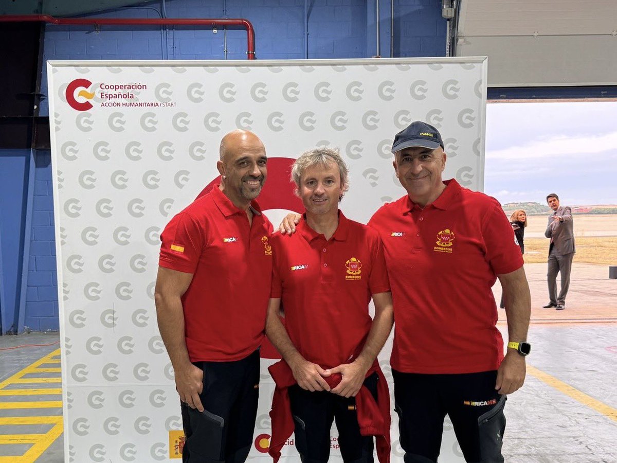 112cmadrid's tweet photo. 🚑 🧑‍🚒 Cinco sanitarios del #SUMMA112 y tres #BomberosCM, voluntarios del equipo del Hospital de Emergencias START de @AECID_es, parten a Jamaica para ofrecer asistencia sanitaria y logística a los afectados por el huracán Melissa.

¡Mucho ánimo!

+ info:
https://t.co/9y9zUhZbb0 https://t.co/7EwnR1gtdn