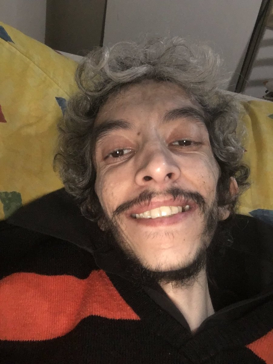 Bir süre aranızda olamayacağım yarın itibariyle hastaneye yatmam ve uzun bir tedavi dönemine başlamam söz konusu yanımda olan herkese şimdiden sevgi selamlarımı ve saygılarımı iletiyorum şu an evdeyim yarın sabah her şey netleşecek sağlıcakla kalın aralıklı şekilde yeniden